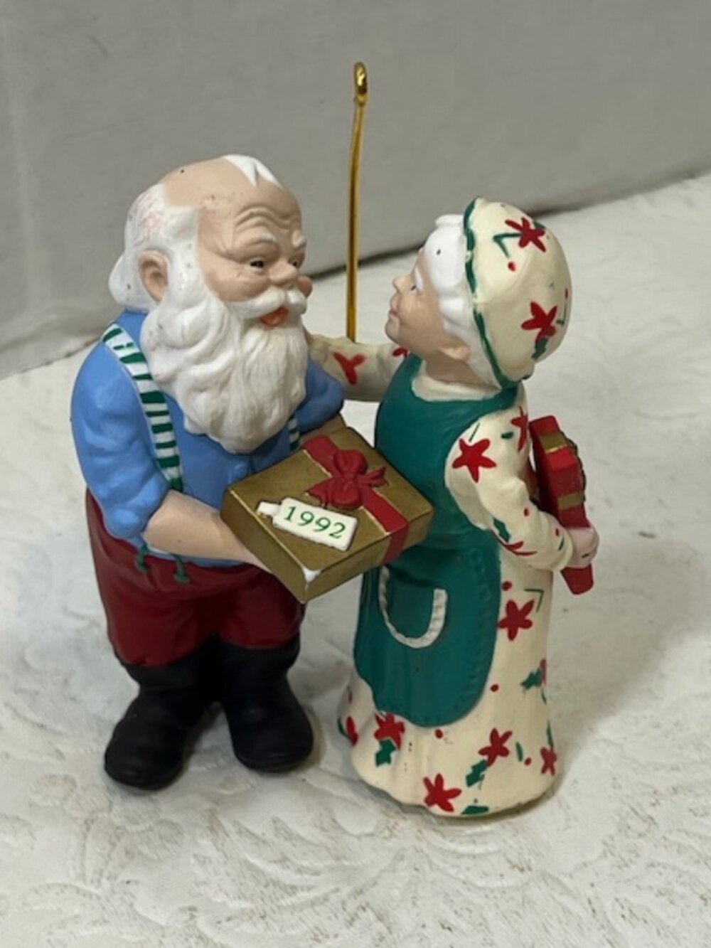VTG 1992 Mr. And Mrs. Claus Gift Exchange Keepsake Ornament Christmas 2"x3.5"
